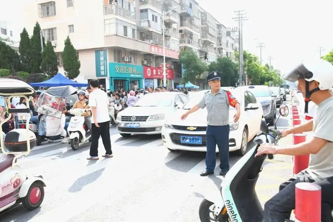 中考进行时|安徽壹方保安暖心护考再出发,全力守护中考平安-第2张图片-四季读书网