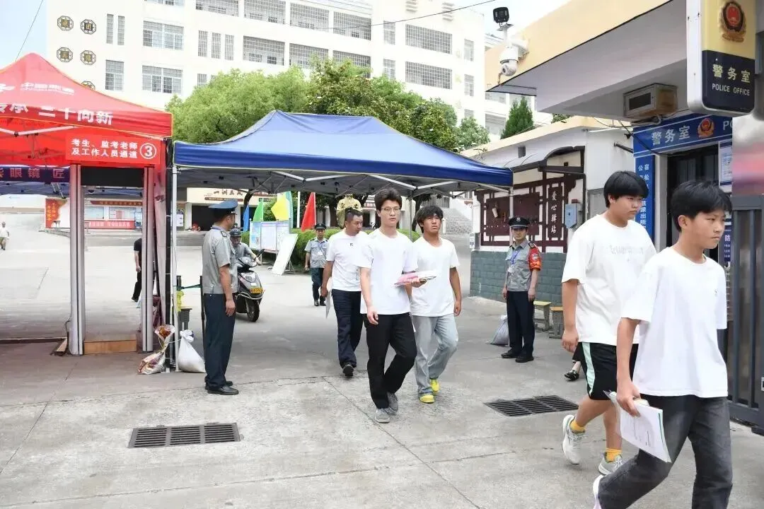 中考进行时|安徽壹方保安暖心护考再出发,全力守护中考平安-第3张图片-四季读书网