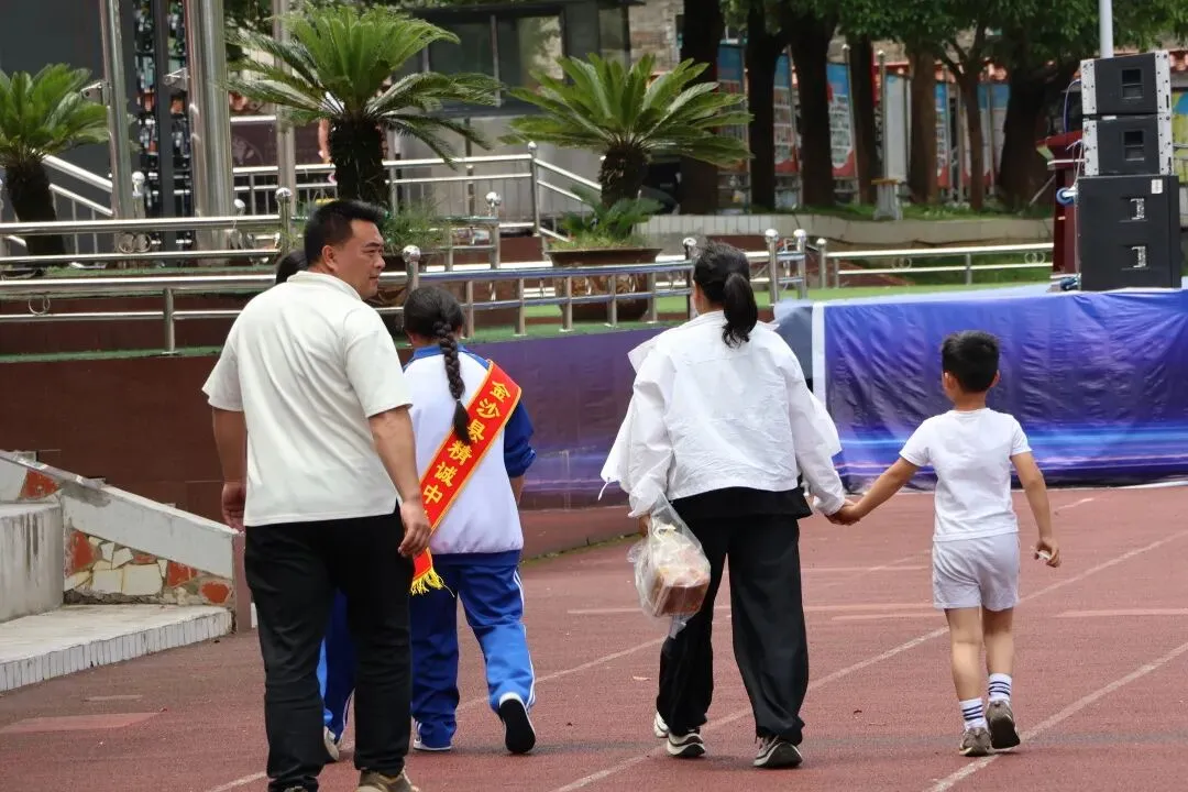 中考技巧抢分,决胜希望之旅——金沙县精诚中学校园开放日圆满结束!-第71张图片-四季读书网 中考技巧抢分,决胜希望之旅——金沙县精诚中学校园开放日圆满结束!-第71张图片-四季读书网