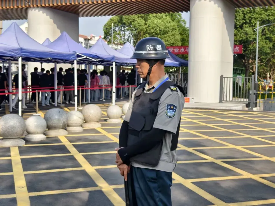 全城护航中考,学子从容赴考场-第14张图片-四季读书网 全城护航中考,学子从容赴考场-第14张图片-四季读书网