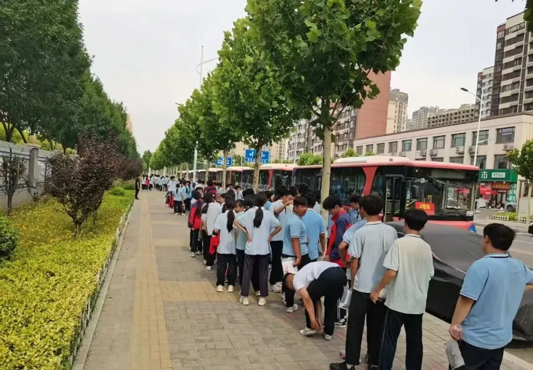 护航中考 为爱奔赴-第2张图片-四季读书网