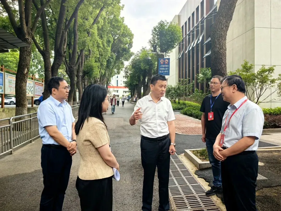 区领导督导中考准备工作-第2张图片-四季读书网