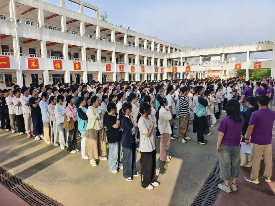 【中高考特辑⑥】逐梦中考踏新程,温情送考助少年 —— 我校 2026 届初三学子暖心出征-第14张图片-四季读书网 【中高考特辑⑥】逐梦中考踏新程,温情送考助少年 —— 我校 2026 届初三学子暖心出征-第14张图片-四季读书网
