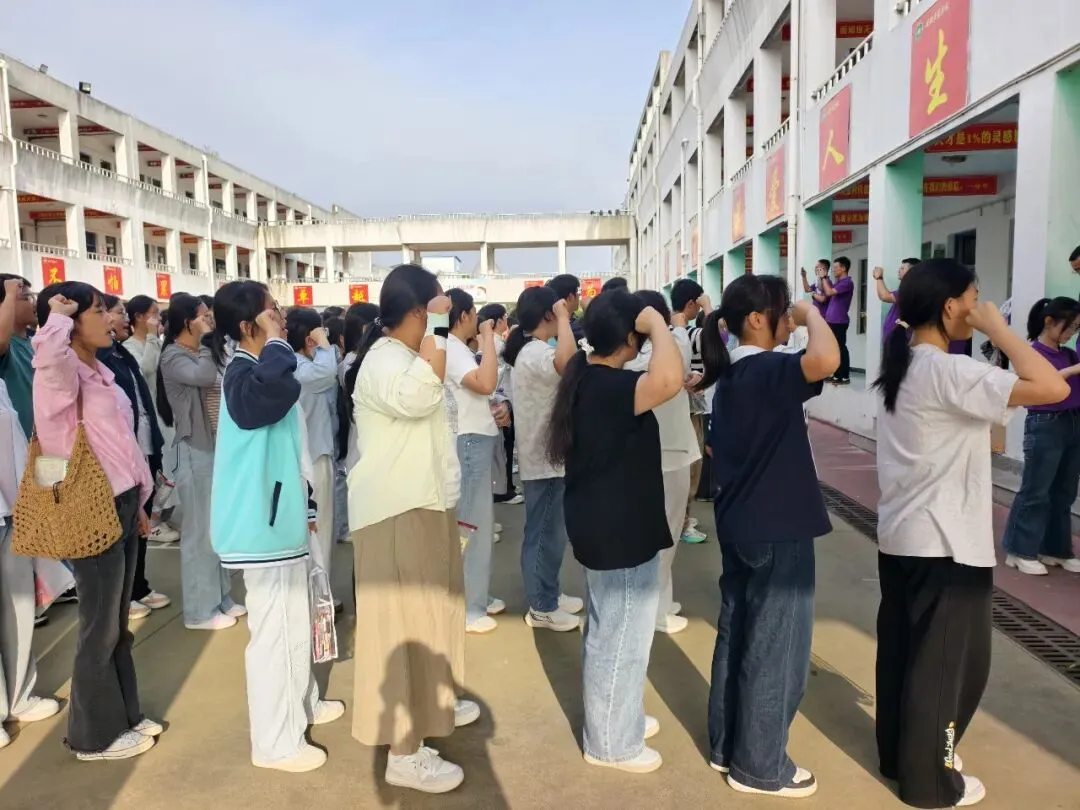 【中高考特辑⑥】逐梦中考踏新程,温情送考助少年 —— 我校 2026 届初三学子暖心出征-第15张图片-四季读书网 【中高考特辑⑥】逐梦中考踏新程,温情送考助少年 —— 我校 2026 届初三学子暖心出征-第15张图片-四季读书网