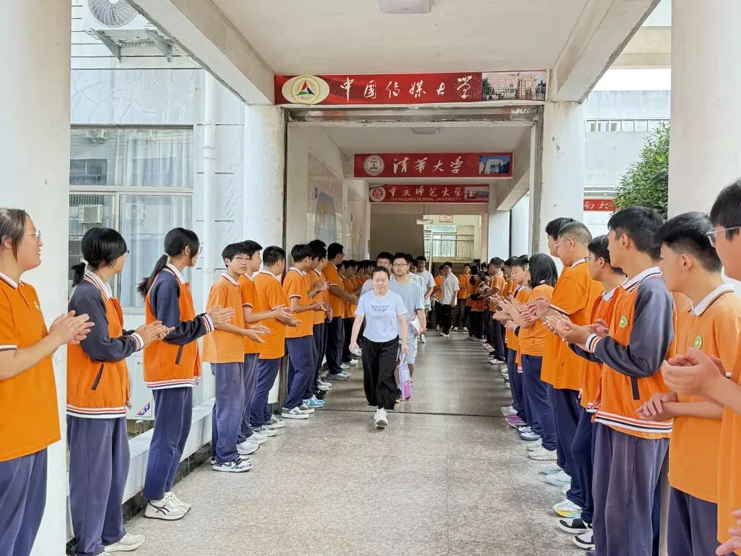 【中高考特辑⑥】逐梦中考踏新程,温情送考助少年 —— 我校 2026 届初三学子暖心出征-第19张图片-四季读书网 【中高考特辑⑥】逐梦中考踏新程,温情送考助少年 —— 我校 2026 届初三学子暖心出征-第19张图片-四季读书网
