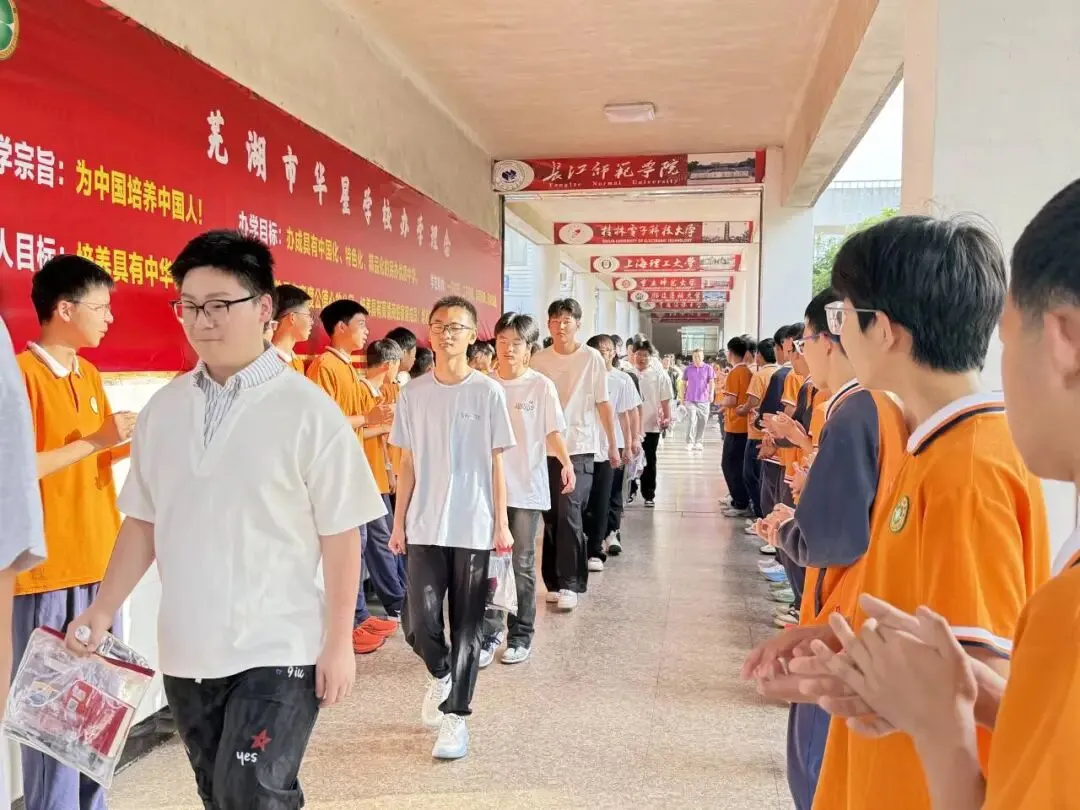 【中高考特辑⑥】逐梦中考踏新程,温情送考助少年 —— 我校 2026 届初三学子暖心出征-第20张图片-四季读书网 【中高考特辑⑥】逐梦中考踏新程,温情送考助少年 —— 我校 2026 届初三学子暖心出征-第20张图片-四季读书网
