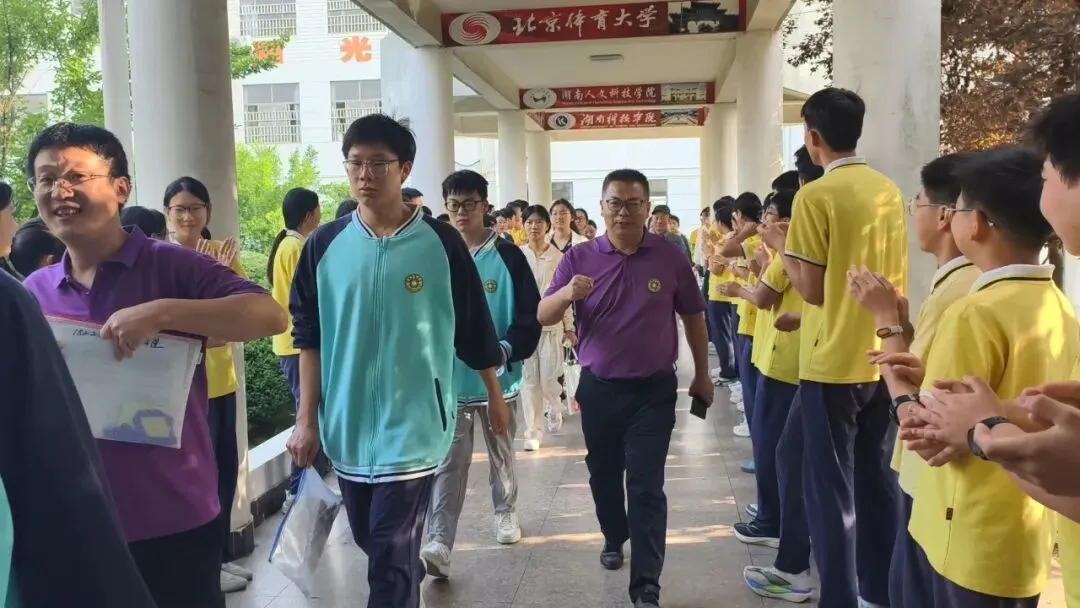 【中高考特辑⑥】逐梦中考踏新程,温情送考助少年 —— 我校 2026 届初三学子暖心出征-第21张图片-四季读书网 【中高考特辑⑥】逐梦中考踏新程,温情送考助少年 —— 我校 2026 届初三学子暖心出征-第21张图片-四季读书网