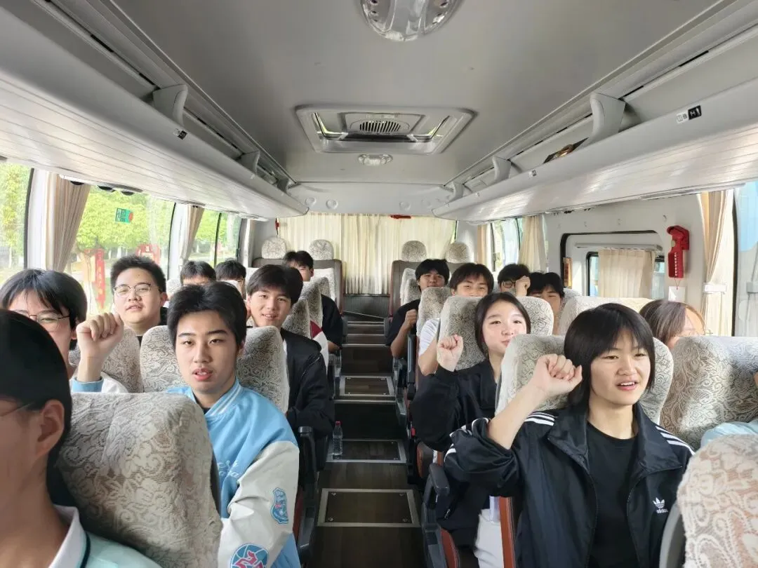 【中高考特辑⑥】逐梦中考踏新程,温情送考助少年 —— 我校 2026 届初三学子暖心出征-第27张图片-四季读书网 【中高考特辑⑥】逐梦中考踏新程,温情送考助少年 —— 我校 2026 届初三学子暖心出征-第27张图片-四季读书网