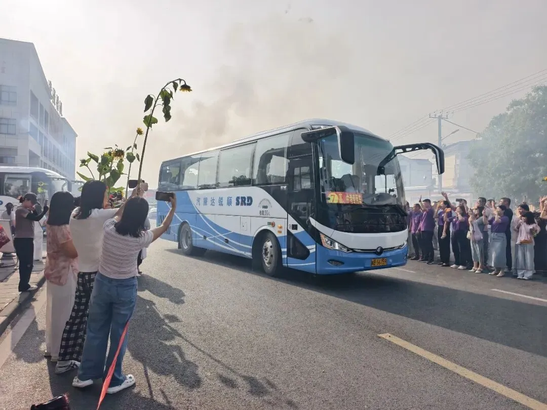 【中高考特辑⑥】逐梦中考踏新程,温情送考助少年 —— 我校 2026 届初三学子暖心出征-第31张图片-四季读书网 【中高考特辑⑥】逐梦中考踏新程,温情送考助少年 —— 我校 2026 届初三学子暖心出征-第31张图片-四季读书网