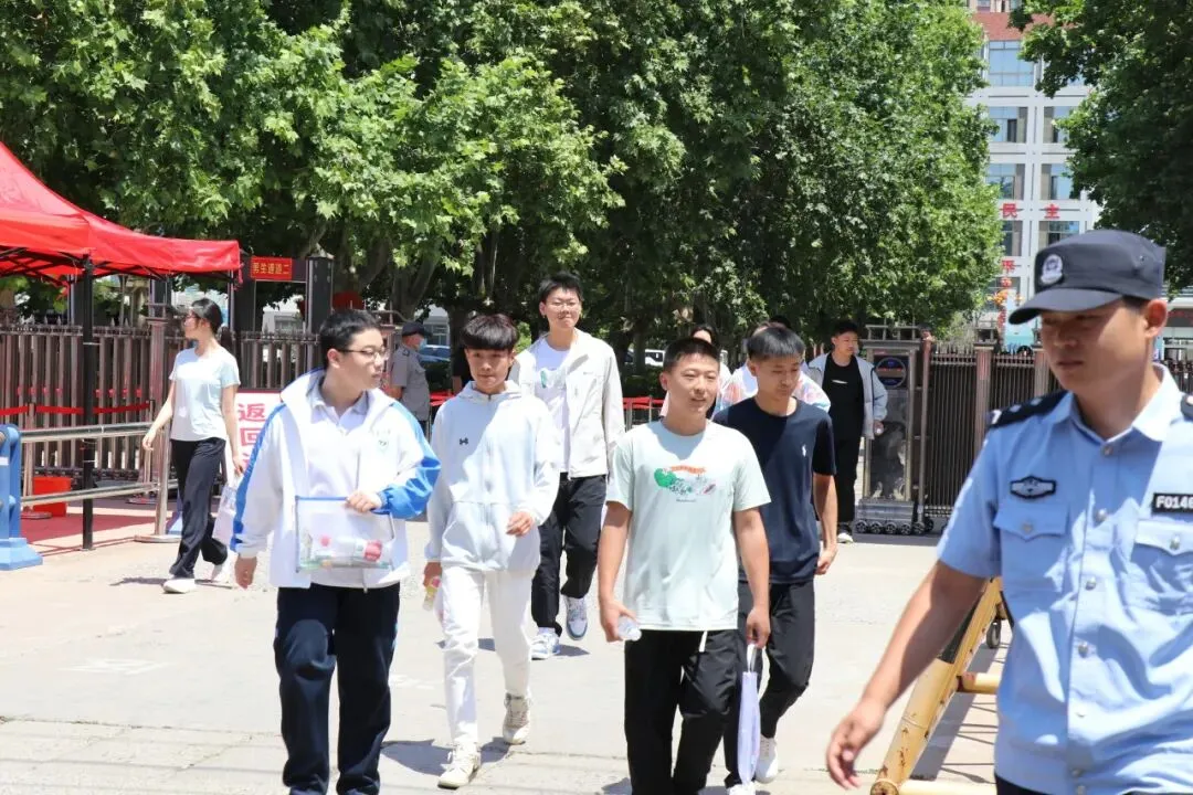 2026年中考进行时,奥林志愿者在全市区16个考点暖心服务、全程相伴!-第42张图片-四季读书网 2026年中考进行时,奥林志愿者在全市区16个考点暖心服务、全程相伴!-第42张图片-四季读书网