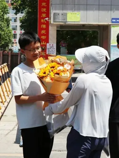 2026年中考进行时,奥林志愿者在全市区16个考点暖心服务、全程相伴!-第45张图片-四季读书网 2026年中考进行时,奥林志愿者在全市区16个考点暖心服务、全程相伴!-第45张图片-四季读书网