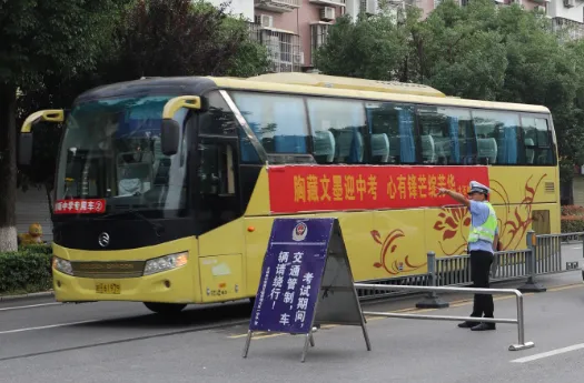 中考,守护依旧!-第8张图片-四季读书网 中考,守护依旧!-第8张图片-四季读书网