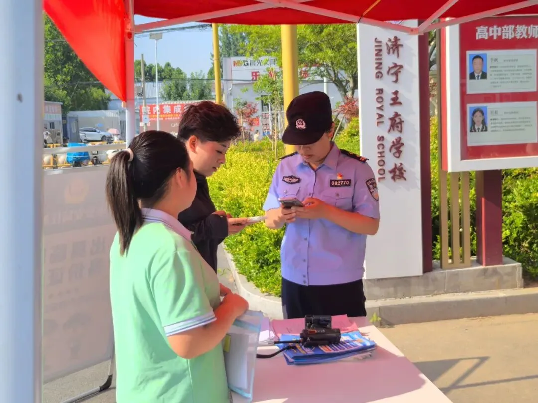 中考首日,温情护航!每一帧瞬间,皆为少年逐梦加冕-第17张图片-四季读书网 中考首日,温情护航!每一帧瞬间,皆为少年逐梦加冕-第17张图片-四季读书网
