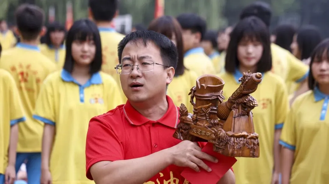 【2026驰骋中考3️⃣师礼传福】殷殷师恩助学子笔锋逐梦、金榜题名!-第19张图片-四季读书网 【2026驰骋中考3️⃣师礼传福】殷殷师恩助学子笔锋逐梦、金榜题名!-第19张图片-四季读书网