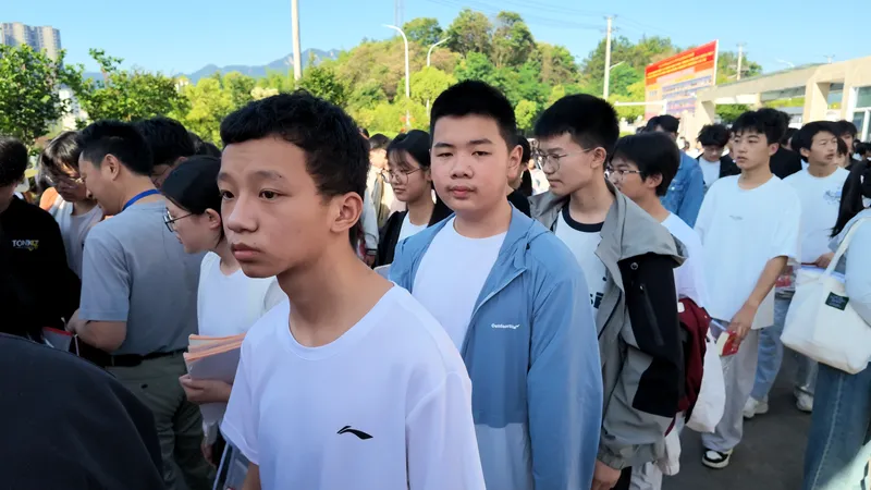 莘莘学子迎战中考 多方护航逐梦之路-第5张图片-四季读书网 莘莘学子迎战中考 多方护航逐梦之路-第5张图片-四季读书网