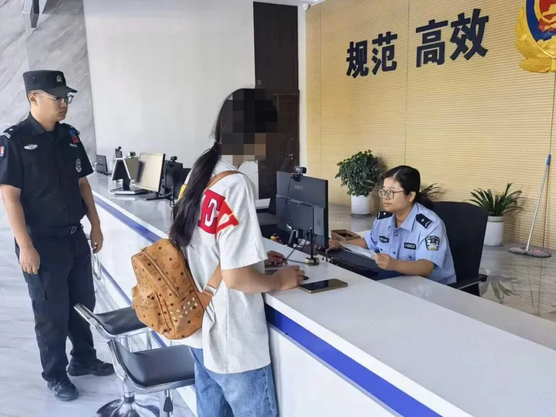 【护航中考】你赴考,我守护——温情一幕再度呈现!-第6张图片-四季读书网 【护航中考】你赴考,我守护——温情一幕再度呈现!-第6张图片-四季读书网