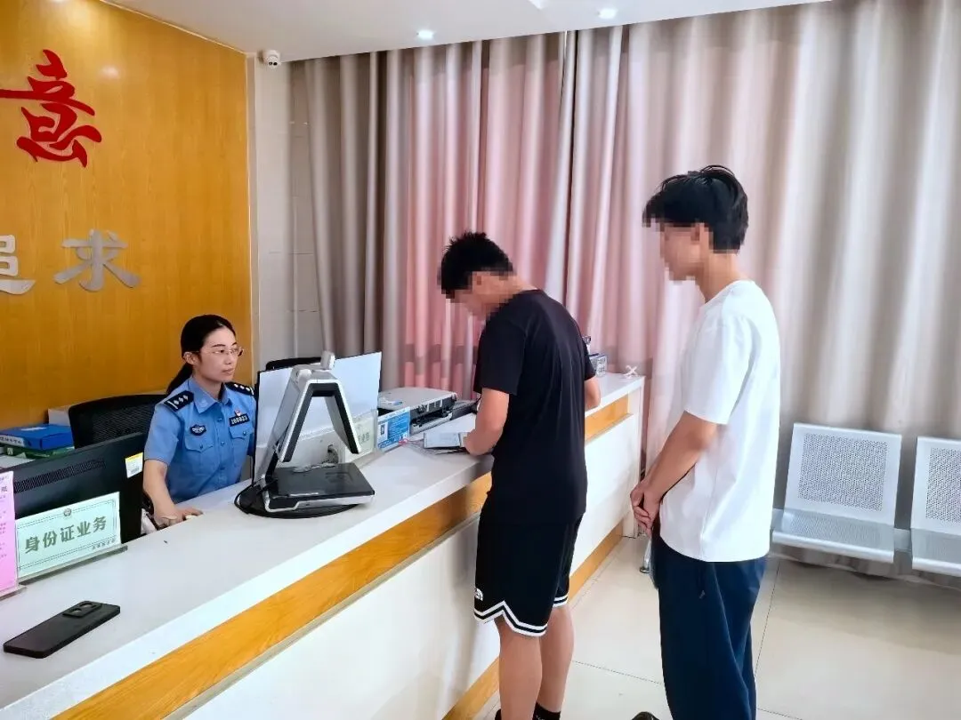 【护航中考】你赴考,我守护——温情一幕再度呈现!-第8张图片-四季读书网 【护航中考】你赴考,我守护——温情一幕再度呈现!-第8张图片-四季读书网