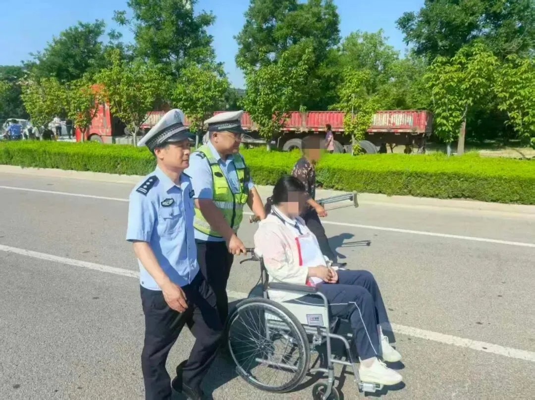 【护航中考】你赴考,我守护——温情一幕再度呈现!-第15张图片-四季读书网 【护航中考】你赴考,我守护——温情一幕再度呈现!-第15张图片-四季读书网