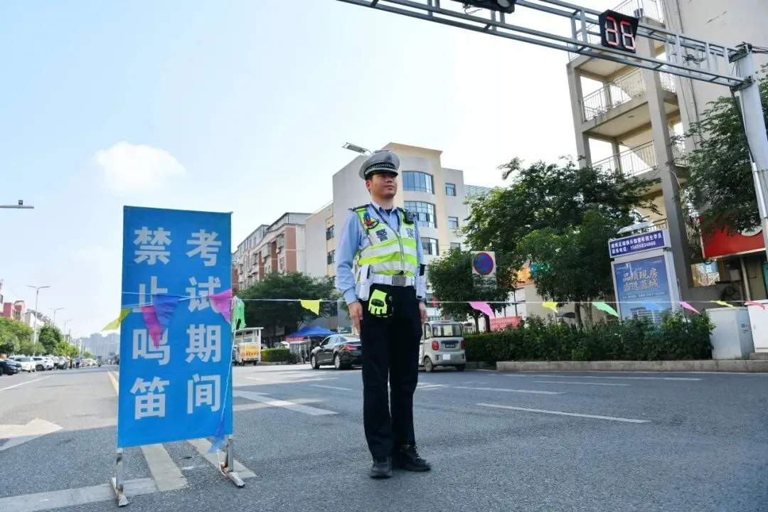中考加油,阜南中考首日直击→-第6张图片-四季读书网 中考加油,阜南中考首日直击→-第6张图片-四季读书网