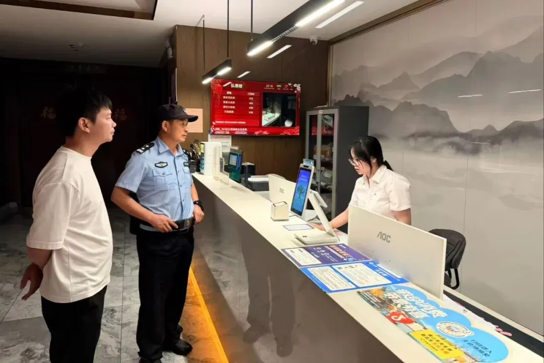 “警”心守护,“赢”战中考!-第3张图片-四季读书网 “警”心守护,“赢”战中考!-第3张图片-四季读书网