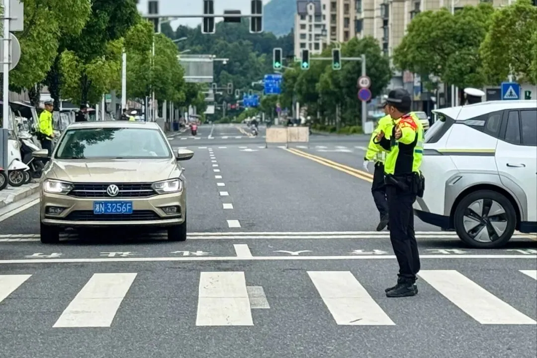 “警”心守护,“赢”战中考!-第5张图片-四季读书网 “警”心守护,“赢”战中考!-第5张图片-四季读书网