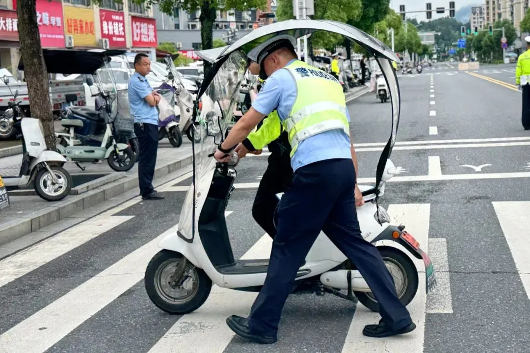 “警”心守护,“赢”战中考!-第6张图片-四季读书网 “警”心守护,“赢”战中考!-第6张图片-四季读书网