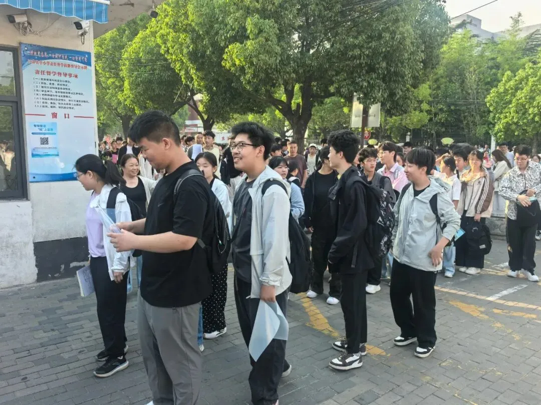 少年,加油!直击东海中考首日-第8张图片-四季读书网 少年,加油!直击东海中考首日-第8张图片-四季读书网