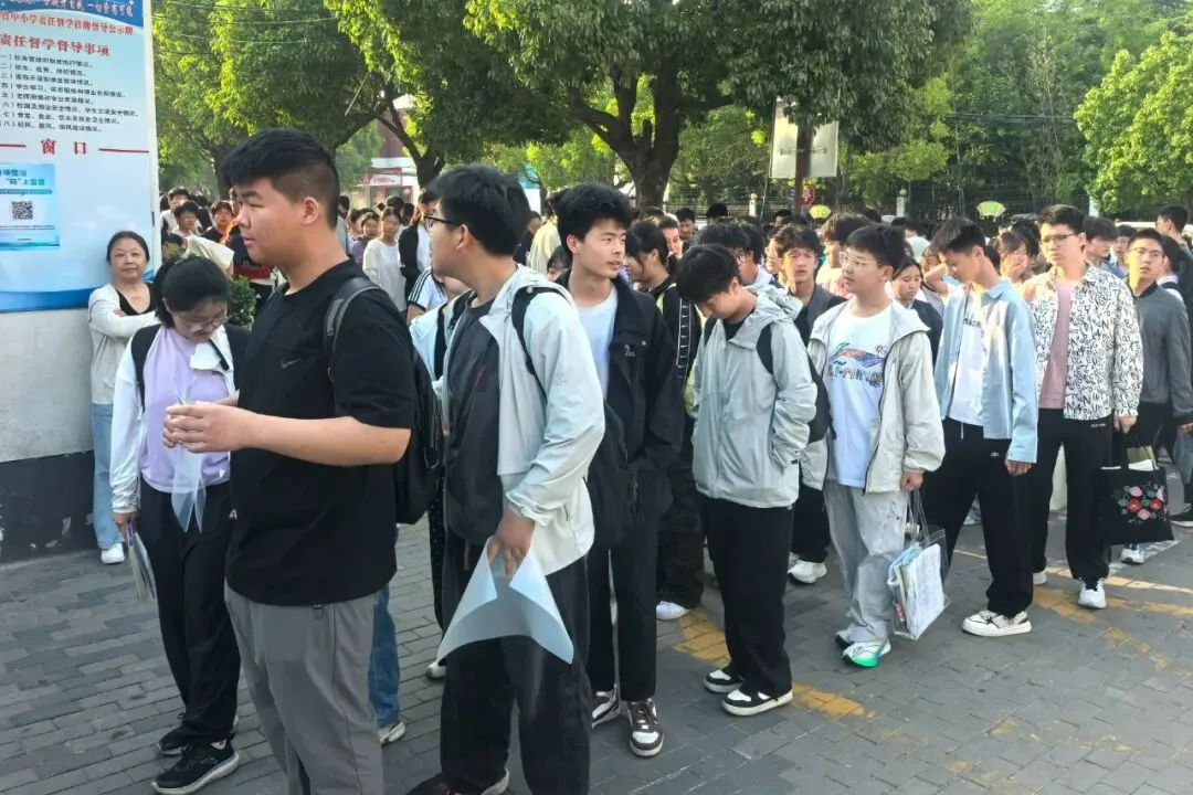 少年,加油!直击东海中考首日-第14张图片-四季读书网 少年,加油!直击东海中考首日-第14张图片-四季读书网