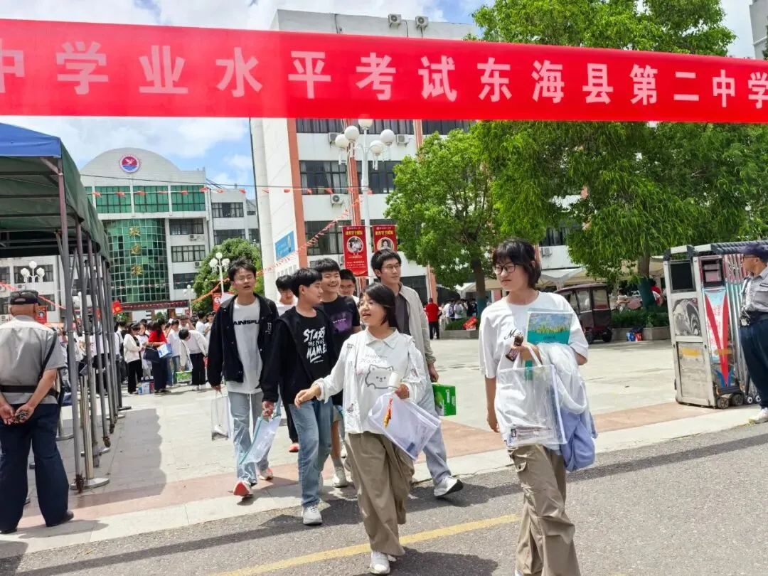少年,加油!直击东海中考首日-第28张图片-四季读书网 少年,加油!直击东海中考首日-第28张图片-四季读书网