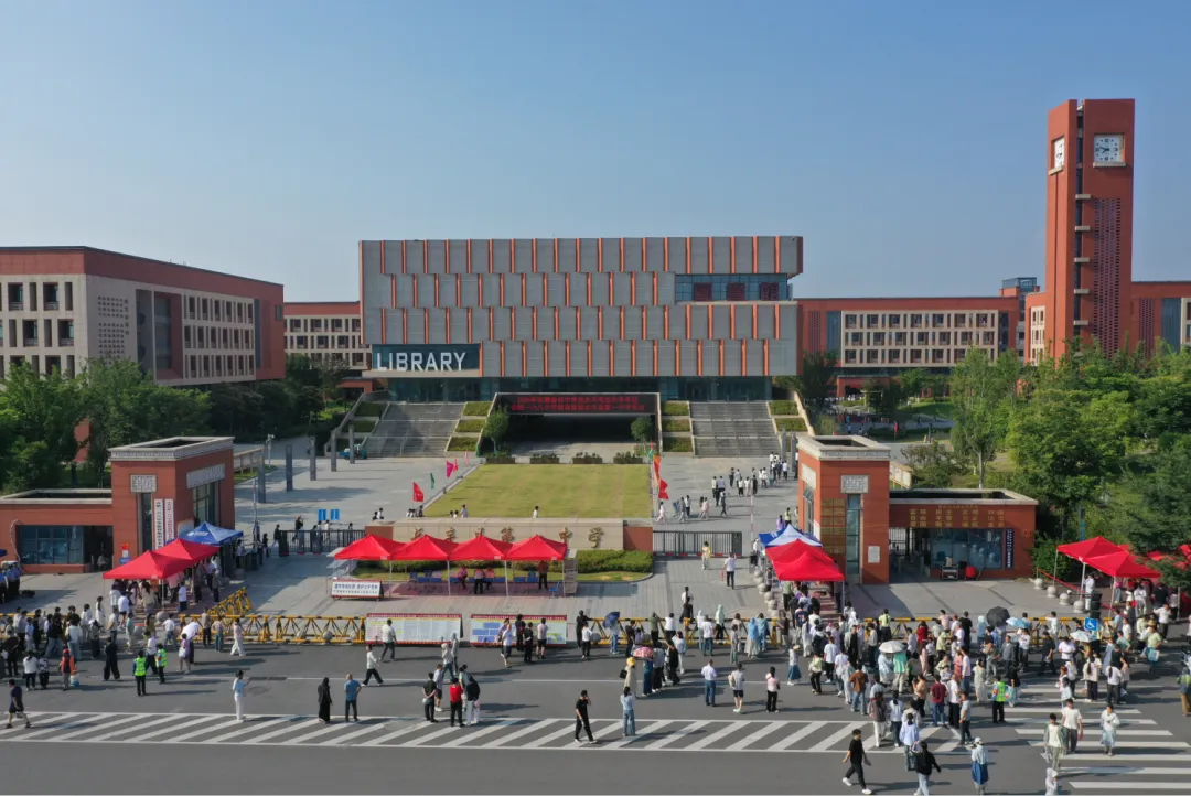 今天,长丰中考开考!现场直击→-第3张图片-四季读书网 今天,长丰中考开考!现场直击→-第3张图片-四季读书网