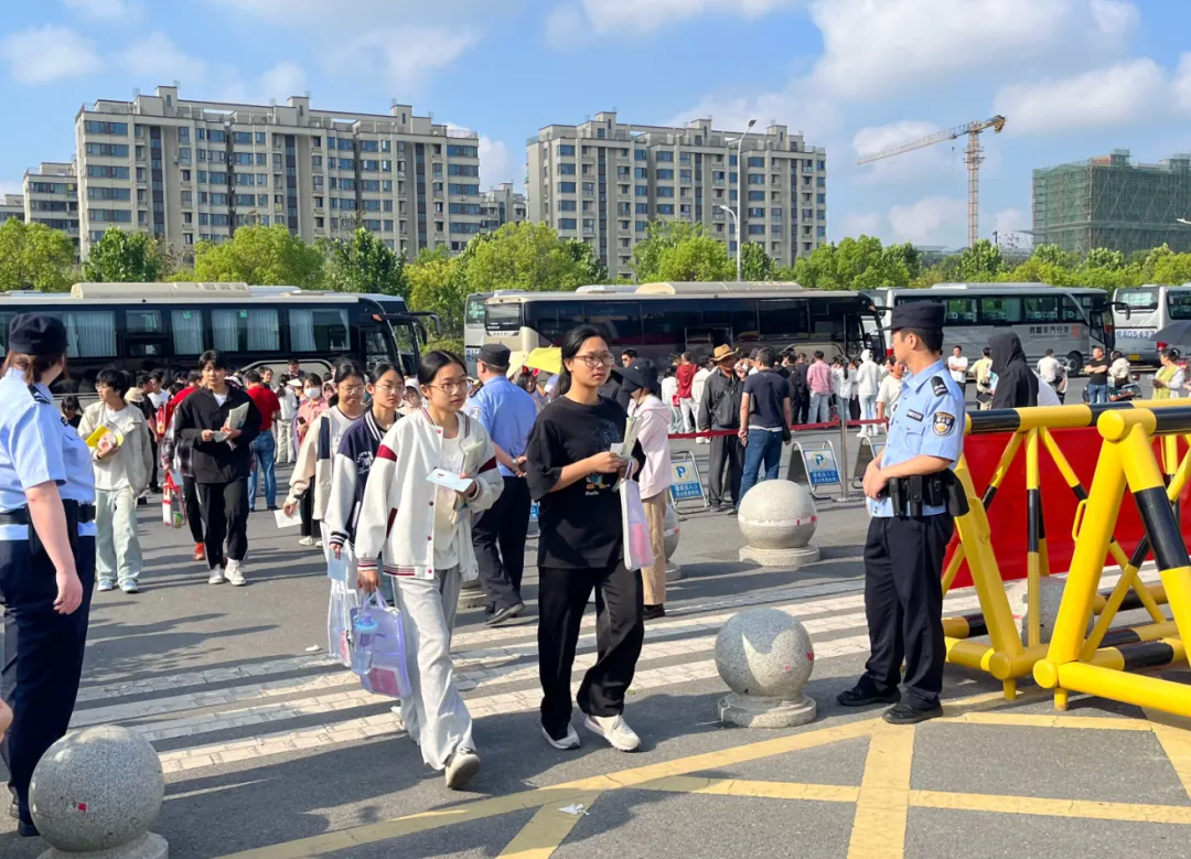 今天,长丰中考开考!现场直击→-第5张图片-四季读书网 今天,长丰中考开考!现场直击→-第5张图片-四季读书网