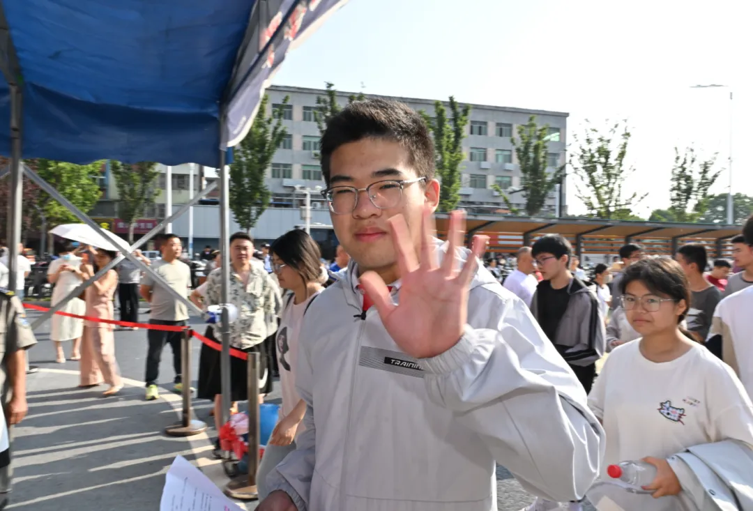 今天,长丰中考开考!现场直击→-第6张图片-四季读书网 今天,长丰中考开考!现场直击→-第6张图片-四季读书网