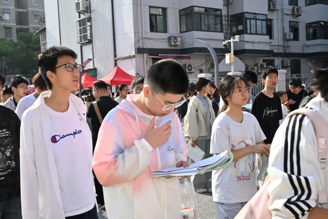 今天,长丰中考开考!现场直击→-第8张图片-四季读书网 今天,长丰中考开考!现场直击→-第8张图片-四季读书网
