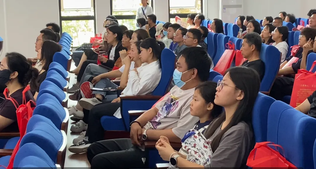 备考专家助力,打通中考最后一公里 |至德高级中学大型校园开放日圆满举行-第30张图片-四季读书网 备考专家助力,打通中考最后一公里 |至德高级中学大型校园开放日圆满举行-第30张图片-四季读书网