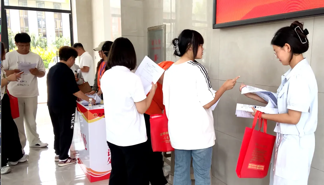 备考专家助力,打通中考最后一公里 |至德高级中学大型校园开放日圆满举行-第62张图片-四季读书网 备考专家助力,打通中考最后一公里 |至德高级中学大型校园开放日圆满举行-第62张图片-四季读书网