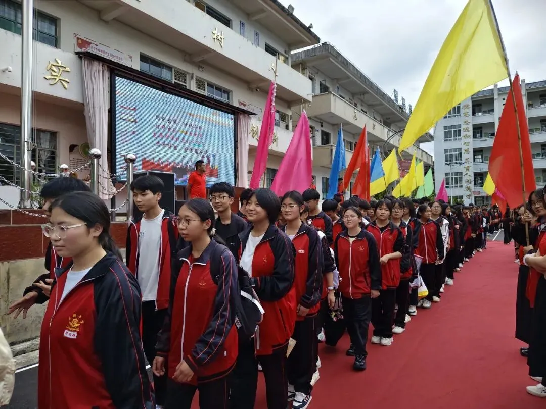 逐梦出征 决战中考———龙新初级中学举办2026届中考出征仪式-第8张图片-四季读书网