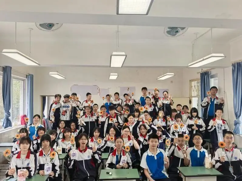 中考收官,成长不止-第19张图片-四季读书网 中考收官,成长不止-第19张图片-四季读书网
