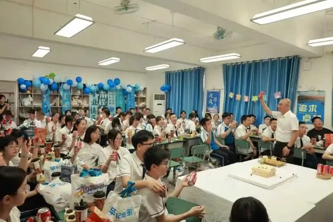 中考收官,成长不止-第20张图片-四季读书网 中考收官,成长不止-第20张图片-四季读书网