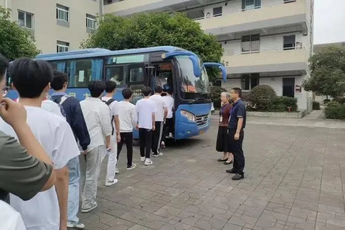 中考收官,成长不止-第26张图片-四季读书网 中考收官,成长不止-第26张图片-四季读书网