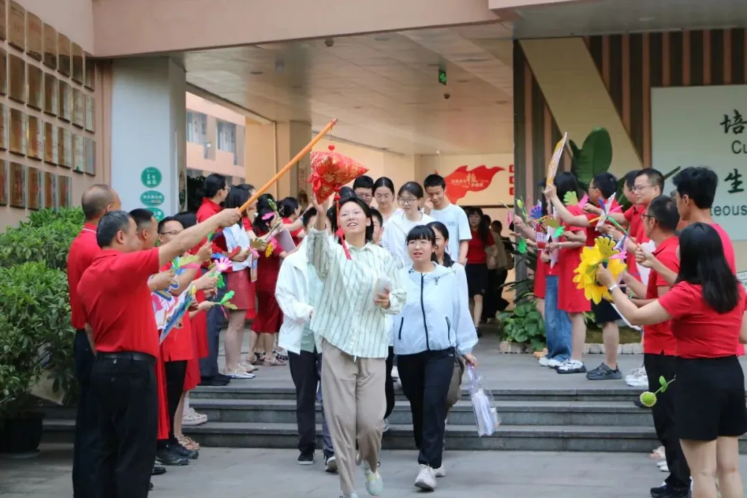 中考凯旋丨初三旅程圆满收官,人生全新副本即将解锁!-第24张图片-四季读书网 中考凯旋丨初三旅程圆满收官,人生全新副本即将解锁!-第24张图片-四季读书网