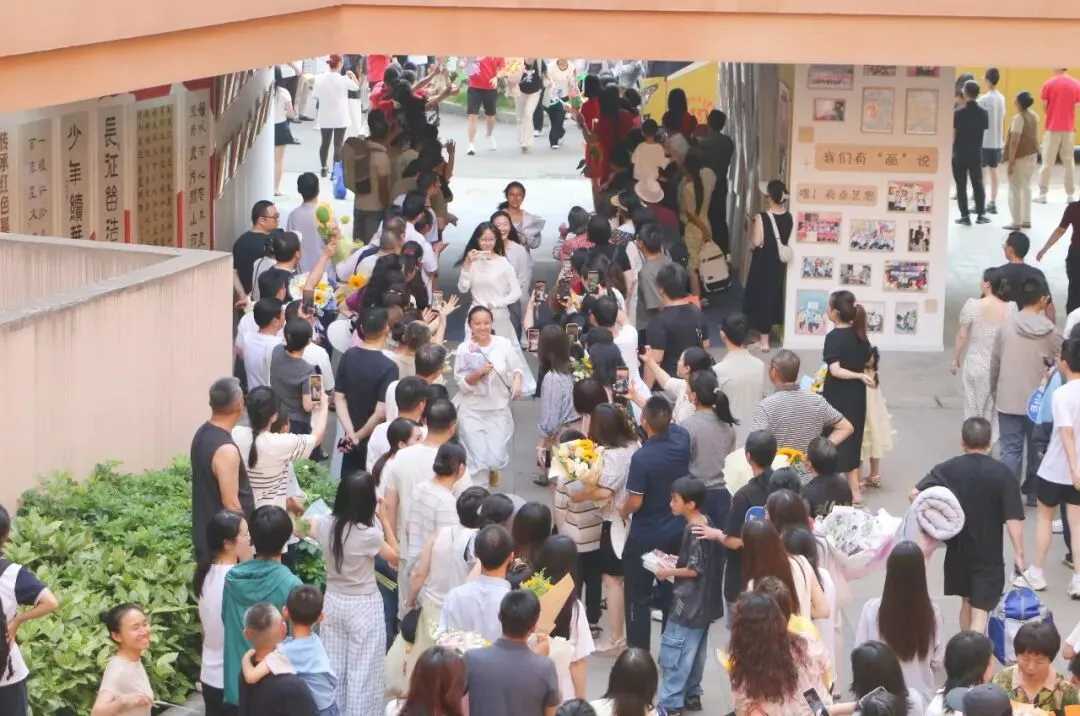 中考凯旋丨初三旅程圆满收官,人生全新副本即将解锁!-第41张图片-四季读书网 中考凯旋丨初三旅程圆满收官,人生全新副本即将解锁!-第41张图片-四季读书网