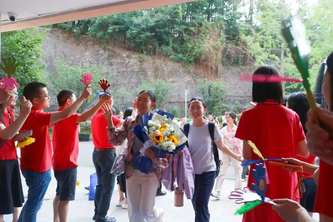 中考凯旋丨初三旅程圆满收官,人生全新副本即将解锁!-第49张图片-四季读书网 中考凯旋丨初三旅程圆满收官,人生全新副本即将解锁!-第49张图片-四季读书网