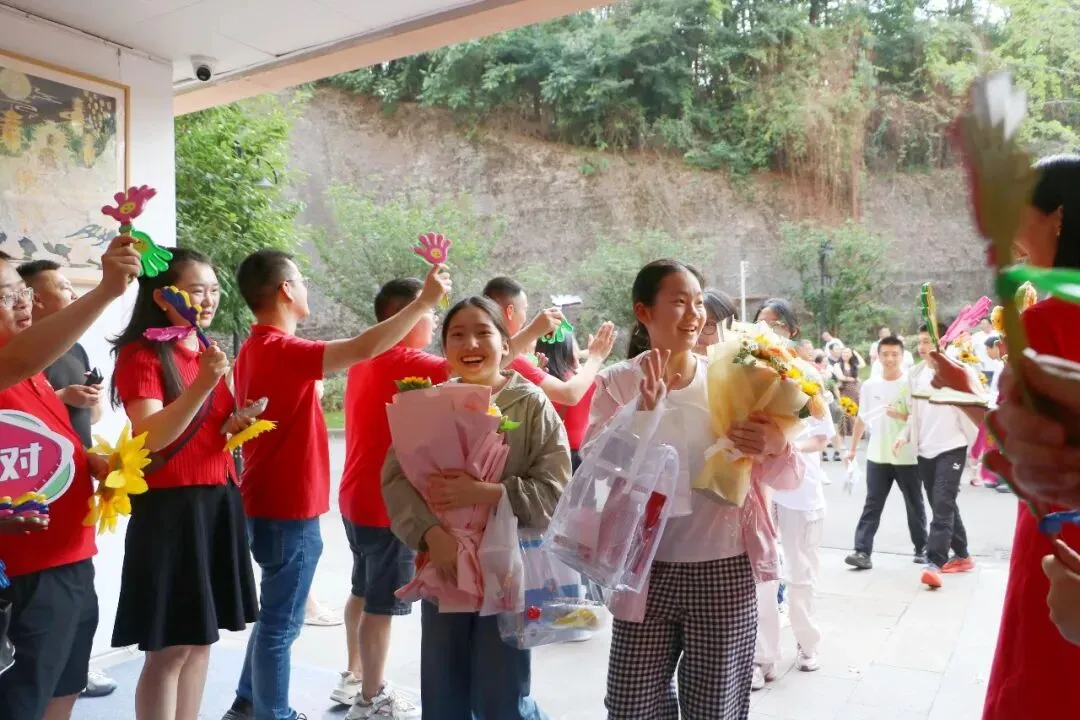 中考凯旋丨初三旅程圆满收官,人生全新副本即将解锁!-第50张图片-四季读书网 中考凯旋丨初三旅程圆满收官,人生全新副本即将解锁!-第50张图片-四季读书网