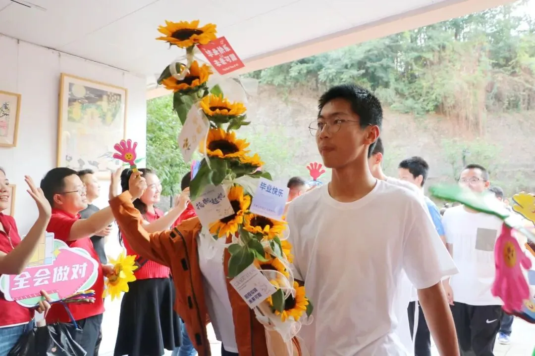 中考凯旋丨初三旅程圆满收官,人生全新副本即将解锁!-第51张图片-四季读书网 中考凯旋丨初三旅程圆满收官,人生全新副本即将解锁!-第51张图片-四季读书网