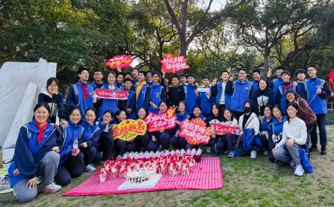 中考倒计时一周,杭州有学校今天全真模拟:早上吃什么、几点出门、谁接送……家长感叹:满满的安全感-第7张图片-四季读书网 中考倒计时一周,杭州有学校今天全真模拟:早上吃什么、几点出门、谁接送……家长感叹:满满的安全感-第7张图片-四季读书网
