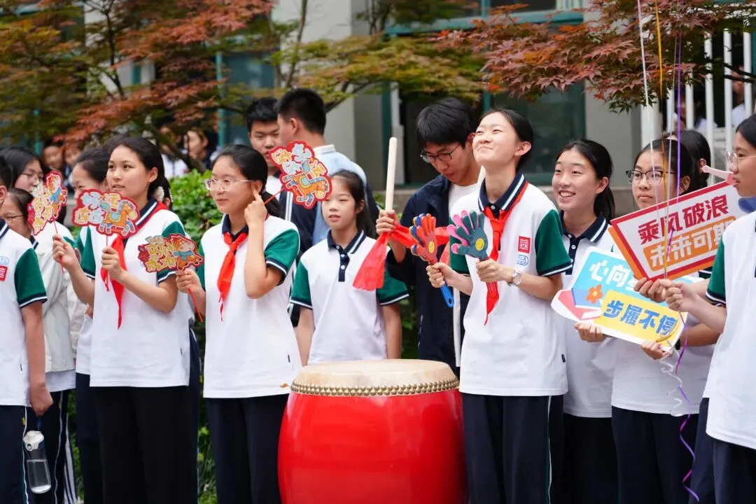 中考倒计时一周,杭州有学校今天全真模拟:早上吃什么、几点出门、谁接送……家长感叹:满满的安全感-第17张图片-四季读书网 中考倒计时一周,杭州有学校今天全真模拟:早上吃什么、几点出门、谁接送……家长感叹:满满的安全感-第17张图片-四季读书网