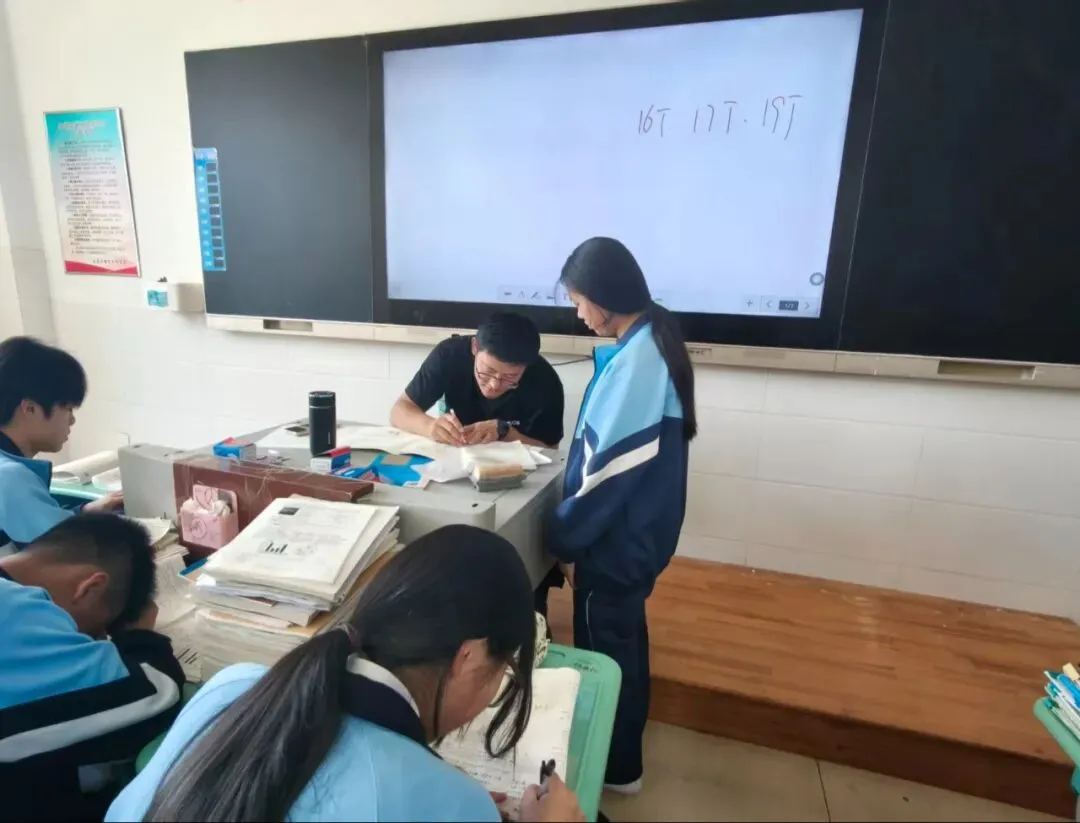 以爱为盾 护航中考——五莲县北京路中学暖心守护,为梦想助力!-第9张图片-四季读书网 以爱为盾 护航中考——五莲县北京路中学暖心守护,为梦想助力!-第9张图片-四季读书网