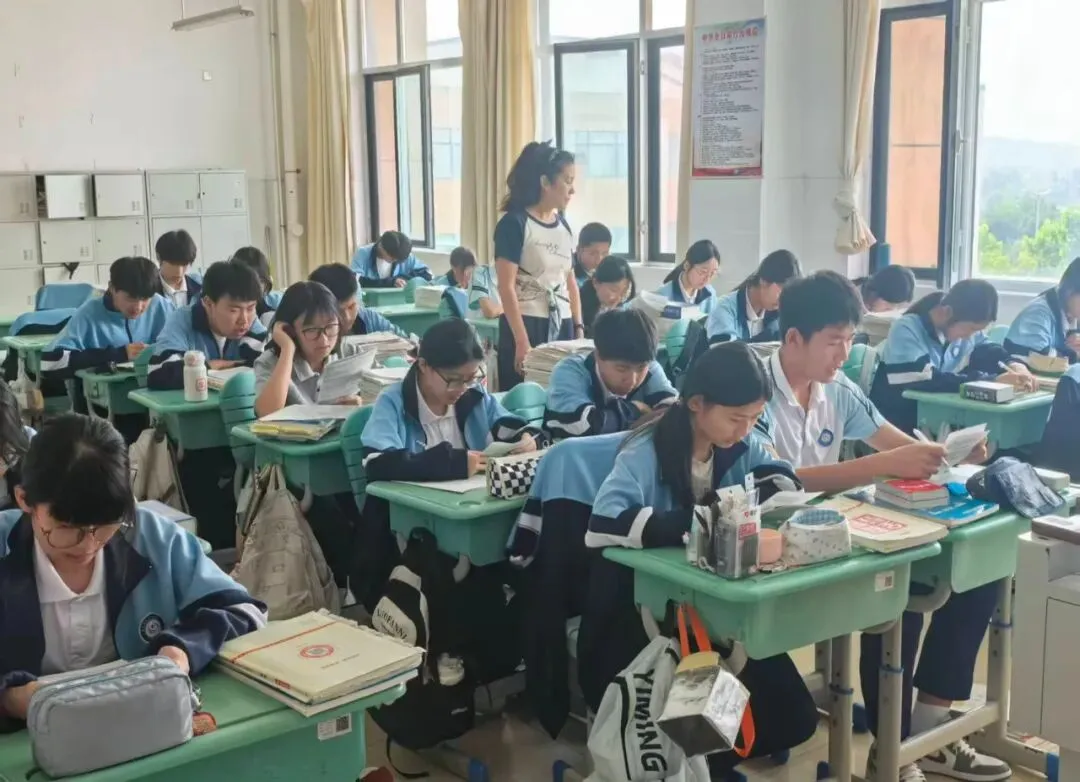 以爱为盾 护航中考——五莲县北京路中学暖心守护,为梦想助力!-第11张图片-四季读书网 以爱为盾 护航中考——五莲县北京路中学暖心守护,为梦想助力!-第11张图片-四季读书网