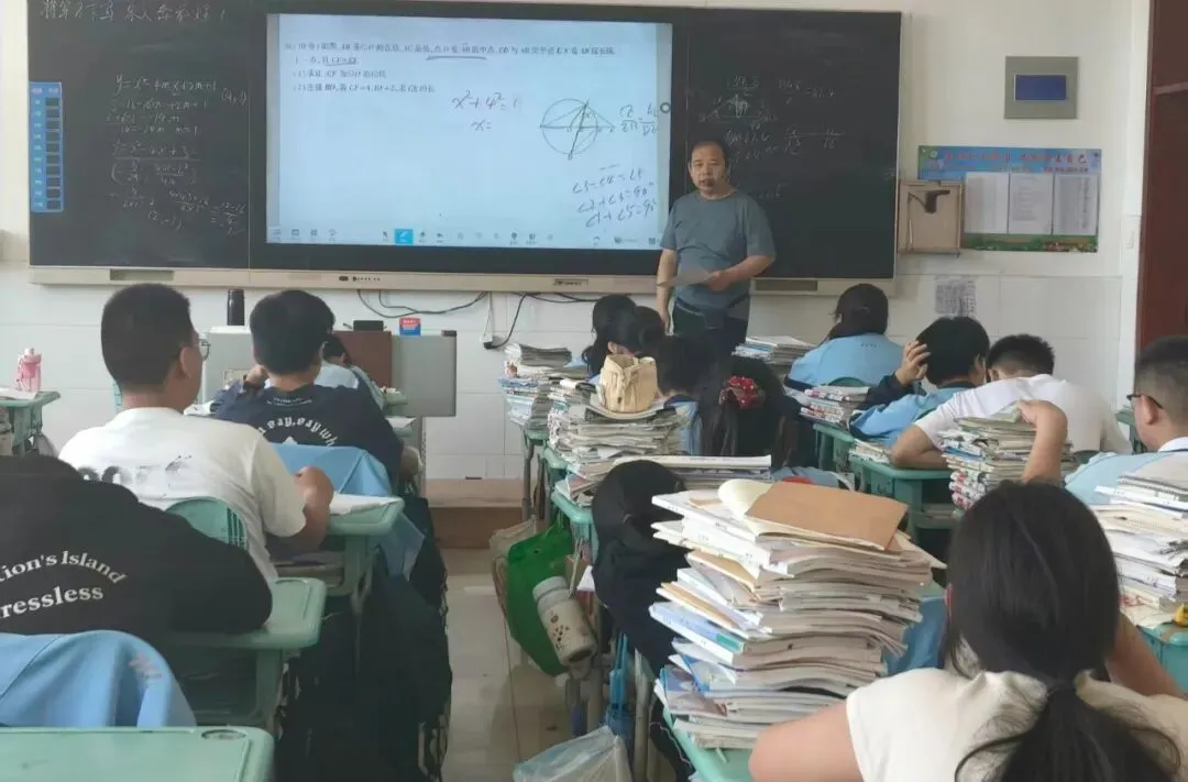 以爱为盾 护航中考——五莲县北京路中学暖心守护,为梦想助力!-第13张图片-四季读书网 以爱为盾 护航中考——五莲县北京路中学暖心守护,为梦想助力!-第13张图片-四季读书网