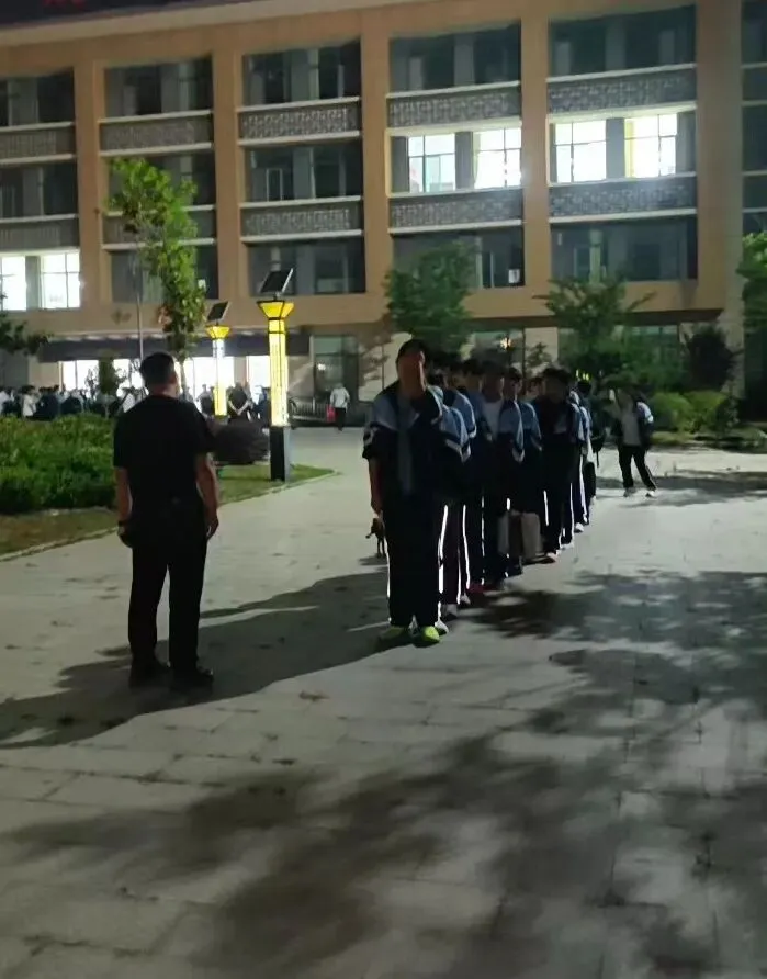 以爱为盾 护航中考——五莲县北京路中学暖心守护,为梦想助力!-第17张图片-四季读书网 以爱为盾 护航中考——五莲县北京路中学暖心守护,为梦想助力!-第17张图片-四季读书网